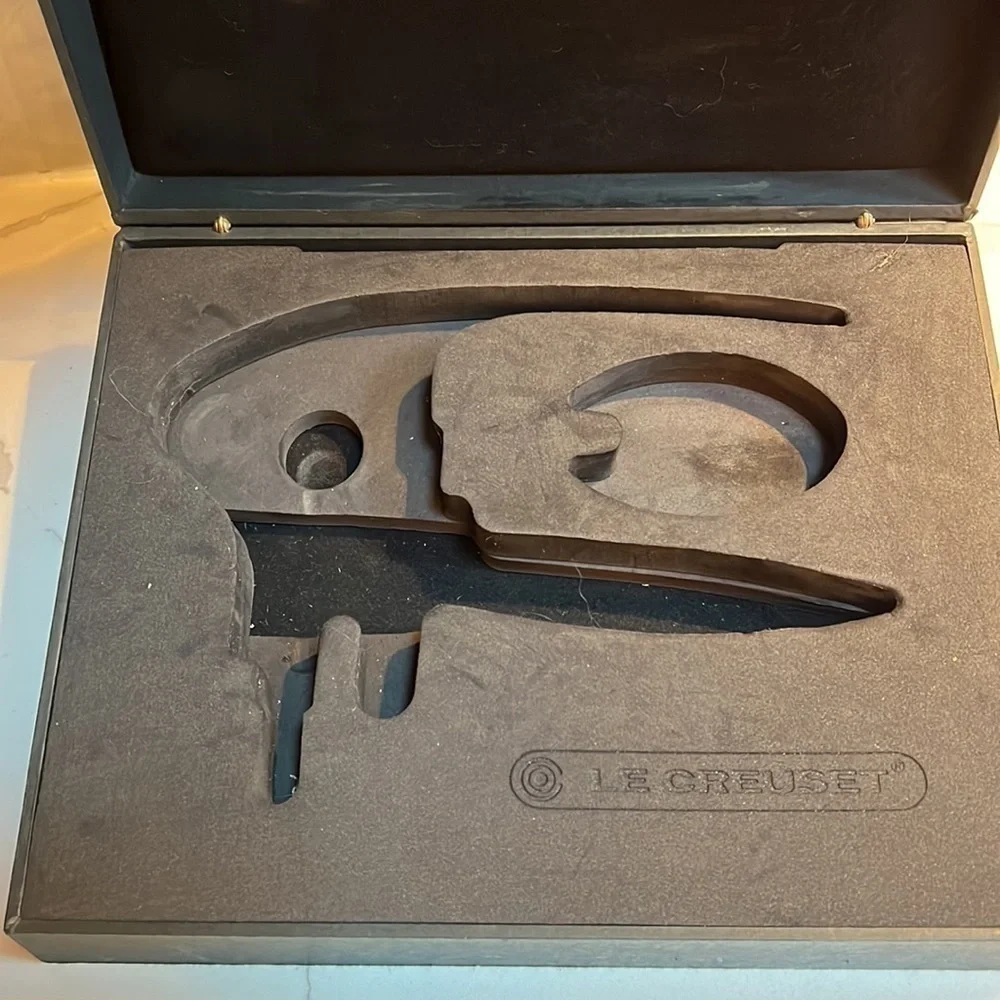 le Creuset Foilcutter Gift Set, Black Lever model in Box